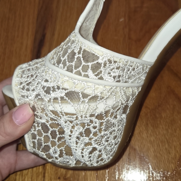 Jessica Simpson White Lace Platforms - Picture 4 of 14